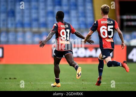 Genua, Italien. 13. August 2021. Yayah Kallon vom FC Genua feiert, nachdem er beim Fußballspiel Coppa Italia zwischen dem FC Genua und dem AC Perugia ein Tor erzielt hat. Kredit: Nicolò Campo/Alamy Live Nachrichten Stockfoto