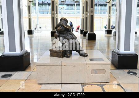 Paddington Bear an der Paddington Station. Stockfoto