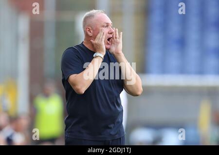 Genua, Italien, 13. August 2021. Massimiliano Alvini Cheftrainer des AC Perugia Calcio reagiert während des Coppa Italia-Spiels bei Luigi Ferraris in Genua. Bildnachweis sollte lauten: Jonathan Moscrop / Sportimage Kredit: Sportimage/Alamy Live News Stockfoto