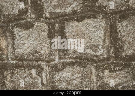 Alte Tempelmauer. Rechteckig ausgeschnittener Marmor Granit Ziegel realen Oberfläche Stein mit Zement. Muster grau Farbe rustikale Textur Hintergrund. Design-Website Stockfoto