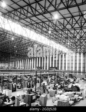 JOHANNESBURG, SÜDAFRIKA - 06. Januar 2021: Eine vertikale Aufnahme einer Druck- und Verpackungsfabrik von innen in Johannesburg, Südafrika Stockfoto