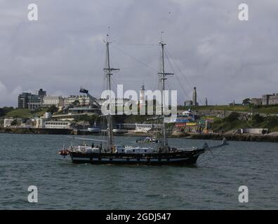 Tall-Schiff TS ROYALIST vorbei Smeatons Tower Plymouth Stockfoto