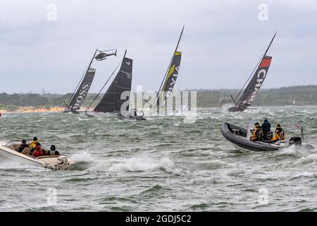 Cowes Isle of Wight, Großbritannien. August 2021. Teilnehmer am Rolex Fastnet Race 2021. Kredit: Gary Blake/Alamy Live Nachrichten Stockfoto