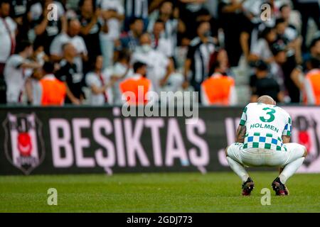 Istanbul, Türkei. August 2021. ISTANBUL, TÜRKEI - 13. AUGUST: Sebastian Holmen von Caykur Rizespor enttäuscht während des Super Lig-Spiels zwischen Besiktas und Caykur Rizespor am 13. August 2021 im Vodafone Park in Istanbul, Türkei (Foto von /Orange Picics) Kredit: Orange Pics BV/Alamy Live News Stockfoto