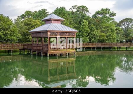 Rookery Pavilion und Promenade am Bird Island Park entlang des Highway A1A in Ponte Vedra Beach, Florida. (USA) Stockfoto