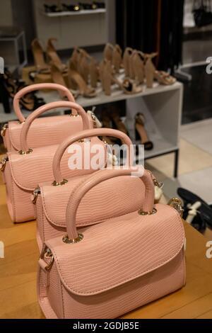 Forever 21 Times Square ist ein schnelles Bekleidungsgeschäft für junge Frauen, New York City, USA Stockfoto