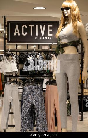 Forever 21 Times Square ist ein schnelles Bekleidungsgeschäft für junge Frauen, New York City, USA Stockfoto