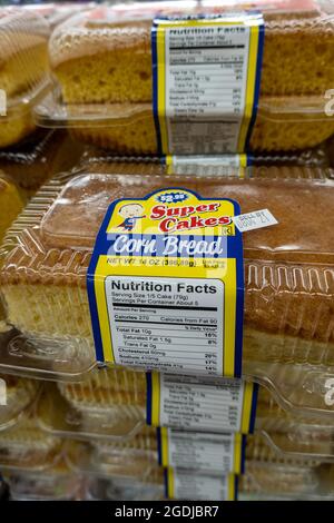 Super Cakes Corn Bread wird für 0,99 Euro im Jack's Discount Store, NYC, USA, verkauft Stockfoto