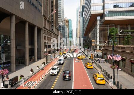 East 42nd Street Blick nach Westen vom Park Avenue Viaduct, NYC, USA Stockfoto