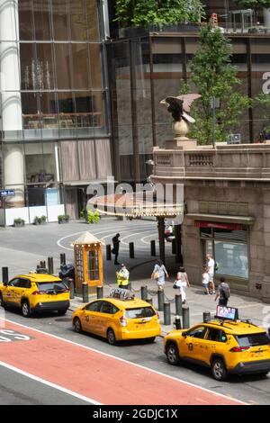 East 42nd Street Blick nach Westen vom Park Avenue Viaduct, NYC, USA Stockfoto