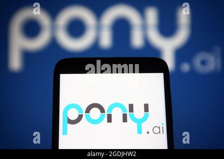 Ukraine. August 2021. Auf dieser Fotolabbildung ist ein Pony.ai-Logo eines Technologieunternehmens für autonome Fahrzeuge auf einem Smartphone und einem pc-Bildschirm zu sehen. (Bild: © Pavlo Gonchar/SOPA Images via ZUMA Press Wire) Stockfoto