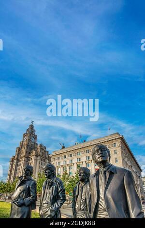 Die Beatles, Statue, Pier Head, Liver Building, Liverpool Waterfront, Liverpool, Lancashire, England, Großbritannien Stockfoto