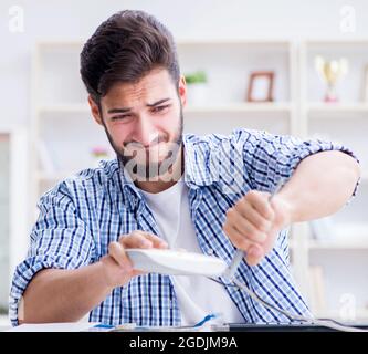 Die frustrierten jungen Mann wegen der schwachen Internet Empfang Stockfoto
