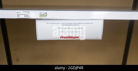 Mangel an Toilettenpapier aufgrund der Coronavirus-Pandemie Stockfoto