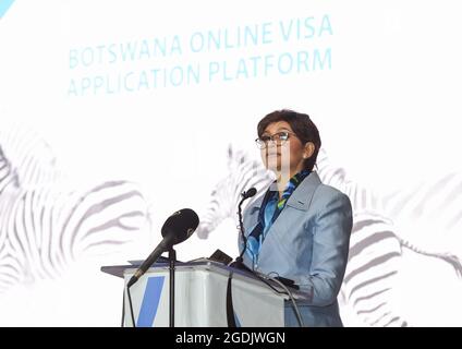 Gaborone, Botswana. August 2021. Anna Mokgethin, Botswanische Ministerin für Staatsbürgerschaft, Einwanderung und Gender Affairs, startet am 12. August 2021 die Online-Plattform für Visumanträgen in Gaborone, Botswana. Botswana hat am Donnerstag die Online-Plattform für die Beantragung von Visa (E-Visa) gestartet, die es Bürgern und Touristen ermöglicht, online von zu Hause aus ein Visum zu erhalten. Quelle: Tshekiso Tebalo/Xinhua/Alamy Live News Stockfoto