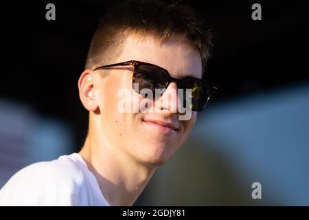 Komenda, Slowenien. August 2021. Der zweifache Tour de France-Sieger Tadej Pogacar auf der Bühne bei einem Empfang zu seinen Ehren in Komenda, seiner Heimatstadt. Pogacar gewann die Tour de France zum zweiten Mal in Folge und Bronze bei den Olympischen Spielen in Tokio. Kredit: SOPA Images Limited/Alamy Live Nachrichten Stockfoto