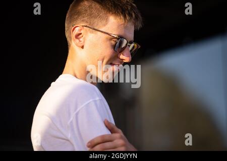 Komenda, Slowenien. August 2021. Der zweifache Tour de France-Sieger Tadej Pogacar auf der Bühne bei einem Empfang zu seinen Ehren in Komenda, seiner Heimatstadt. Pogacar gewann die Tour de France zum zweiten Mal in Folge und Bronze bei den Olympischen Spielen in Tokio. (Foto: Luka Dakskobler/SOPA Images/Sipa USA) Quelle: SIPA USA/Alamy Live News Stockfoto