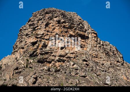 Roque de Argando ist ein bekannter Phonolit-Vulkanstopfen im Zentrum von La Gomera auf den Kanarischen Inseln. Stockfoto