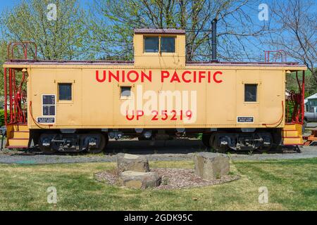 Die Kaboose auf der Ausstellung im historischen Train Depot in Dayton, Washington, USA Stockfoto