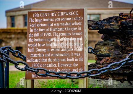 Ein Schiffswrack aus dem 19. Jahrhundert ist in Fort Gaines, 12. August 2021, auf Dauphin Island, Alabama, abgebildet. Stockfoto