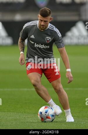 Washington, DC, USA. August 2021. 20210808 - D.C. United Mittelfeldspieler PAUL ARRIOLA (7) wärmt sich vor dem MLS-Spiel gegen CF Montreal im Audi-Feld in Washington auf. (Bild: © Chuck Myers/ZUMA Press Wire) Stockfoto