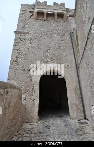 Isole Tremiti - Entrata del borgo fortificato da Torre del Pennello Stockfoto