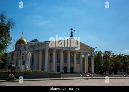 Belgorod, Russland - 08. Juli 2021: Gebäude des Staatlichen Schauspieltheaters, benannt nach M.S. Schepkin in Belgorod Stockfoto