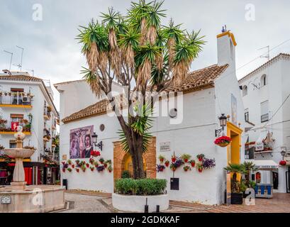 Ermita de Santiago, eine Kirche auf der Plaza de los Naranjos im Herzen der Altstadt. Es wurde im 15. Jahrhundert erbaut und ist das älteste religiöse Gebäude Stockfoto