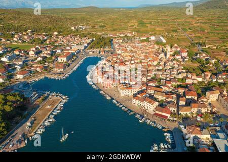 Luftaufnahme der Stadt Stari Grad auf der Insel Hvar, Kroatien Stockfoto