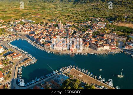 Luftaufnahme der Stadt Stari Grad auf der Insel Hvar, Kroatien Stockfoto