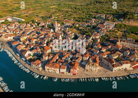 Luftaufnahme der Stadt Stari Grad auf der Insel Hvar, Kroatien Stockfoto