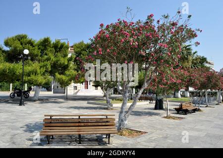 Eine Bank in der Stadt Chalkida Stockfoto