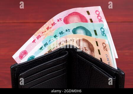 Chinesisches Geld in der schwarzen Brieftasche Stockfoto