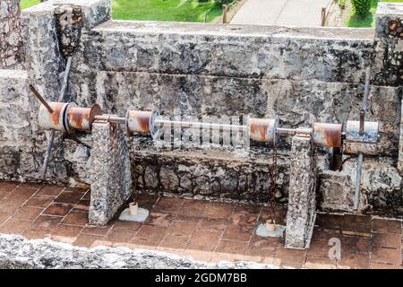 Zugbrücken-Maschinen in Castillo de San Roantek, spanischer Kolonialfestung am Eingang zum Izabal-See im Osten Guatemalas Stockfoto