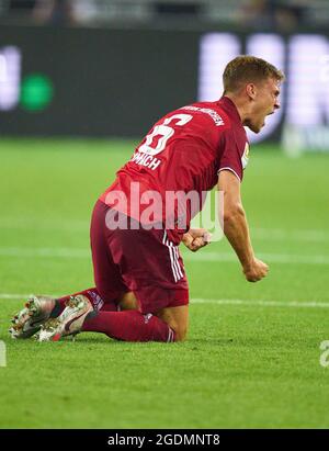 Mönchengladbach, Deutschland. August 2021. Joshua KIMMICH, FCB 6 im Spiel BORUSSIA MÖNCHENGLADBACH - BAYERN MÜNCHEN 1. Deutsche Fußballliga am 13. August 2021 in Mönchengladbach, Deutschland Saison 2020/2021, Spieltag 1, 1.Bundesliga, FCB, München, 1.Spieltag, Gladbach, Mönchengladbach. © Peter Schatz / Alamy Live News - die DFL-VORSCHRIFTEN VERBIETEN DIE VERWENDUNG VON FOTOGRAFIEN als BILDSEQUENZEN und/oder QUASI-VIDEO - Quelle: Peter Schatz/Alamy Live News Stockfoto