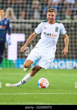 Mönchengladbach, Deutschland. August 2021. Christoph KRAMER, MG 6 Verletzung im Spiel BORUSSIA MÖNCHENGLADBACH - BAYERN MÜNCHEN 1.Deutsche Fußballliga am 13. August 2021 in Mönchengladbach, Deutschland Saison 2020/2021, Spieltag 1, 1.Bundesliga, FCB, München, 1.Spieltag, Gladbach, Mönchengladbach. © Peter Schatz / Alamy Live News - die DFL-VORSCHRIFTEN VERBIETEN DIE VERWENDUNG VON FOTOGRAFIEN als BILDSEQUENZEN und/oder QUASI-VIDEO - Quelle: Peter Schatz/Alamy Live News Stockfoto