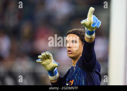 Mönchengladbach, Deutschland. August 2021. Yann SOMMER, MG 1 geste im Spiel BORUSSIA MÖNCHENGLADBACH - BAYERN MÜNCHEN 1.Deutsche Fußballliga am 13. August 2021 in Mönchengladbach, Deutschland Saison 2020/2021, Spieltag 1, 1.Bundesliga, FCB, München, 1.Spieltag, Gladbach, Mönchengladbach. © Peter Schatz / Alamy Live News - die DFL-VORSCHRIFTEN VERBIETEN DIE VERWENDUNG VON FOTOGRAFIEN als BILDSEQUENZEN und/oder QUASI-VIDEO - Quelle: Peter Schatz/Alamy Live News Stockfoto