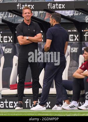 Mönchengladbach, Deutschland. August 2021. Trainer Julian Nagelsmann (FCB), Teamchef, Headcoach, Trainer, Hasan ( Brazzo ) Salihamidzic, FCB Sportdirektor Christian SEIFERT, CEO, Geschäftsführer DFL Deutsche Fußball Liga GmbH, DFL-Vorstandsmitglied, im Spiel BORUSSIA MÖNCHENGLADBACH - BAYERN MÜNCHEN 1-1 1. Deutsche Fußball-Liga am 13. August 2021 in Mönchengladbach, Saison 2020/2021, Deutschland Spieltag 1, 1.Bundesliga, FCB, München, 1.Spieltag, Gladbach, Mönchengladbach. © Peter Schatz / Alamy Live News - die DFL-VORSCHRIFTEN VERBIETEN DIE VERWENDUNG VON FOTOS als BILDSEQUENZEN und/oder QUASI- Stockfoto