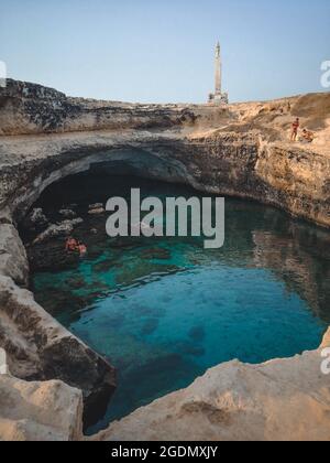 Ein toller Blick auf die 'grotta della poesia' in apulien Stockfoto