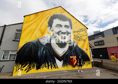 Watford, Großbritannien. August 2021. 14. August 2021; Vicarage Road Stadium, Watford, Herts, England; Premier League Football, Watford gegen Aston Villa; Wandbild für Graham Taylor vor dem Vicarage Road Stadium Credit: Action Plus Sports Images/Alamy Live News Stockfoto