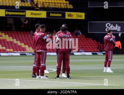 Watford, Großbritannien. August 2021. 14. August 2021; Vicarage Road Stadium, Watford, Herts, England; Premier League Football, Watford versus Aston Villa; Aston Villa Spieler, die den Platz inspizieren Credit: Action Plus Sports Images/Alamy Live News Stockfoto