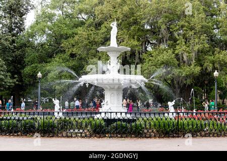 Foryth Park Brunnen Spritzen Wasser in Savanne, georgia Stockfoto