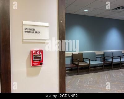 Atlanta, GA USA - 26. März 2021: Der Intensivwarteraum des Piedmont Hospital in Atlanta, GA. Stockfoto