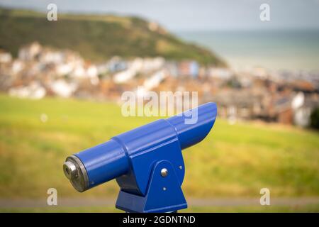 Die Menschen genießen das sonnige Wetter in Birlnig Gap, Seven Sisters, in der Nähe von Eastbourne, East Sussex, Großbritannien. Stockfoto