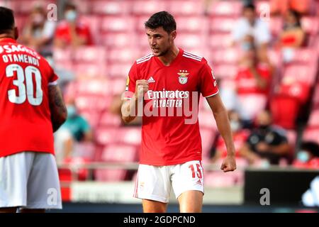 Lissabon, Portugal. August 2021. Roman Yaremchuk von SL Benfica feiert am 14. August 2021 ein Tor beim Fußballspiel der Portugiesischen Liga zwischen SL Benfica und FC Arouca im Luz-Stadion in Lissabon, Portugal. (Bild: © Pedro Fiuza/ZUMA Press Wire) Stockfoto