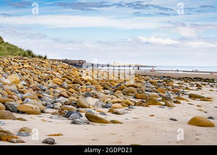 Blick nach Norden von der Mündung des Wansbeck in Norhumberland vorbei am Sandy Bay Caravan Park bis zum Church Point bei Newbiggin Stockfoto