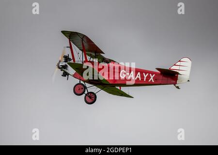 1929 Southern Martlet ‘G-AAYX’ wurde am 1. August 2021 auf der Shuttleworth Family Airshow in die Luft gejagt Stockfoto