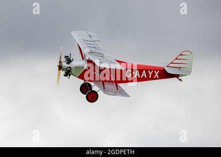 1929 Southern Martlet ‘G-AAYX’ wurde am 1. August 2021 auf der Shuttleworth Family Airshow in die Luft gejagt Stockfoto