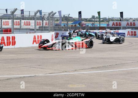 08/14/2021, Berlin, Deutschland, Lucas Di Grassi beim Rennen. Lucas Di Grassi vom Team Audi Sport Abt Schaeffler gewinnt den 14. Lauf beim BMW i Berlin E-Prix 2021 präsentiert von CBMM Niobium. Edoardo Mortara (SUI) vom Team ROKIT Venturi Racing gewinnt den zweiten Platz und Mitch Evans (NZL) vom Team Jaguar Racing den dritten Platz. Die Formel E wird am 14. Und 15. August zum siebten Mal in einem Doppelrennen in Berlin sein. Stockfoto