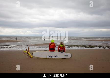 Rettungsschwimmer in Ogmore-by-Sea, Wales Stockfoto